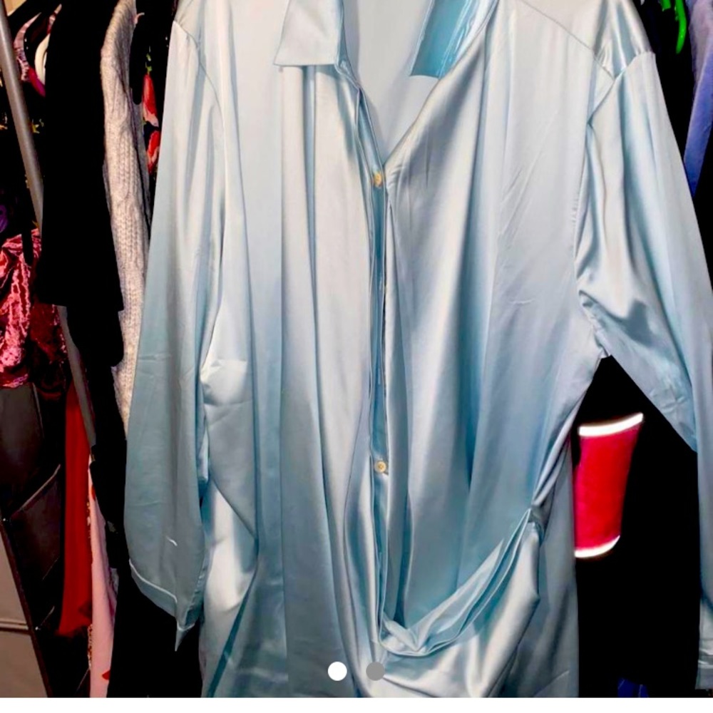Women’s satin mini dress with adjustable buttons, twist detailing front. 3X.
